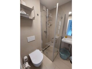 Badezimmer mit Dusche