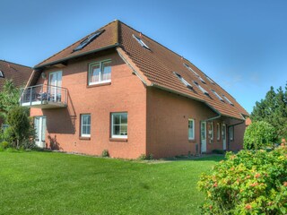 Flat right next to the golf course