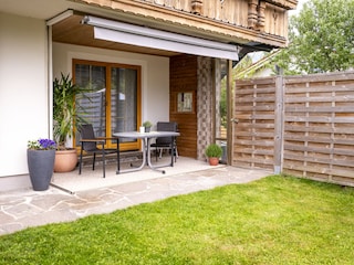 Terrasse mit Gartenanteil