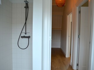Badezimmer mit Dusche