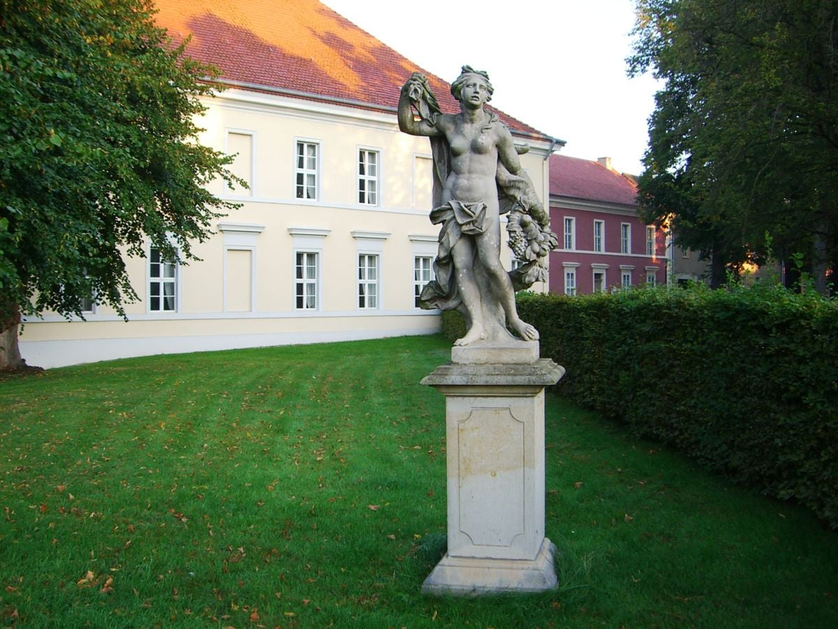 Vorm Schloss Rheinsberg