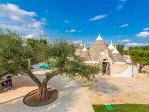 Trullo met privaat zwembad en tuin