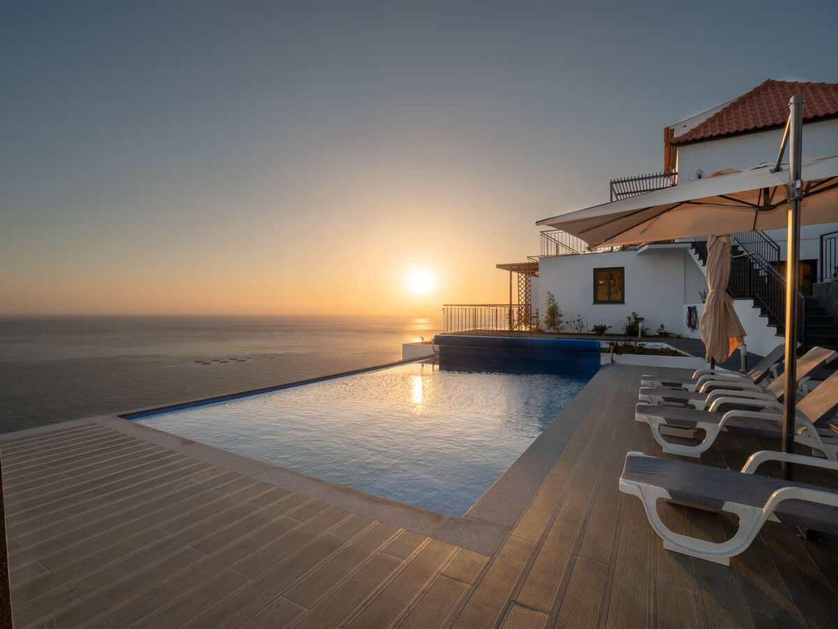 Ihre Villa mit Pool beim Sunset