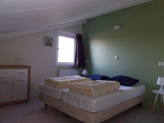 Schlafzimmer 2