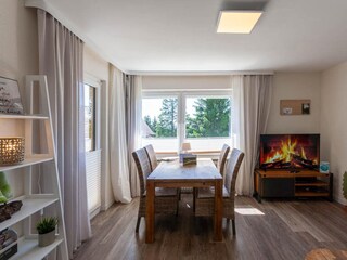 Wohn-/Essbereich mit Schlafsofa