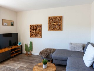 Wohn-/Essbereich mit Schlafsofa