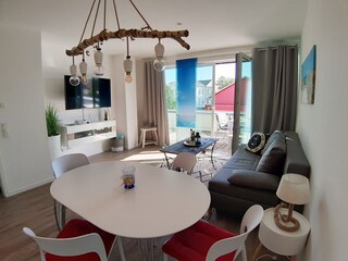 Wohn- und Essbereich mit angrenzender Terrasse