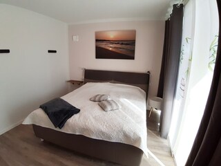 Schlafzimmer mit Doppelbett