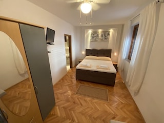 Wohnung 2 - 1 Schlafzimmer (klimatisiert) Separate Küch