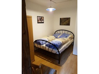 Doppelbett und Schrankbett