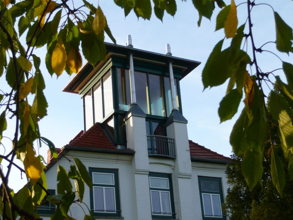 Blick auf das Turmzimmer im Herbst