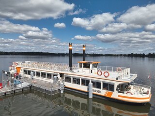Fahrgastschiff Schwielochsee mit Anlegestelle in ZaueCP