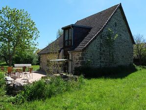 Charmant en karaktervol vakantiehuis in de Auvergne met uitzicht over het dal - Lapeyrouse - image1