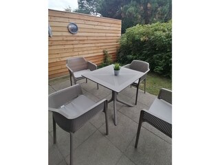 Terrasse mit neuer Windschutzwand