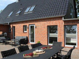 Terrasse mit Sitzgelegenheiten