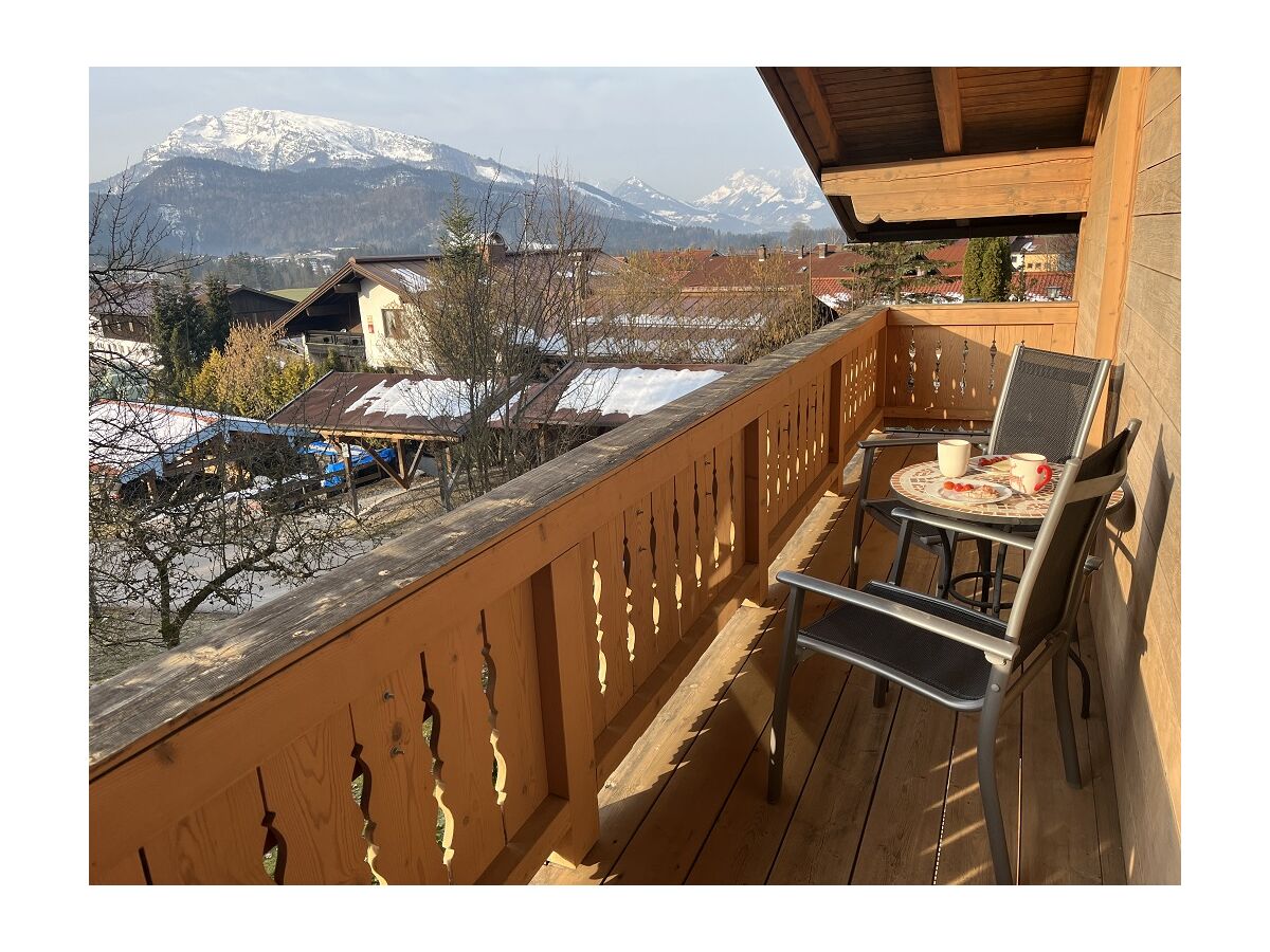 Balkon mit Bergblick