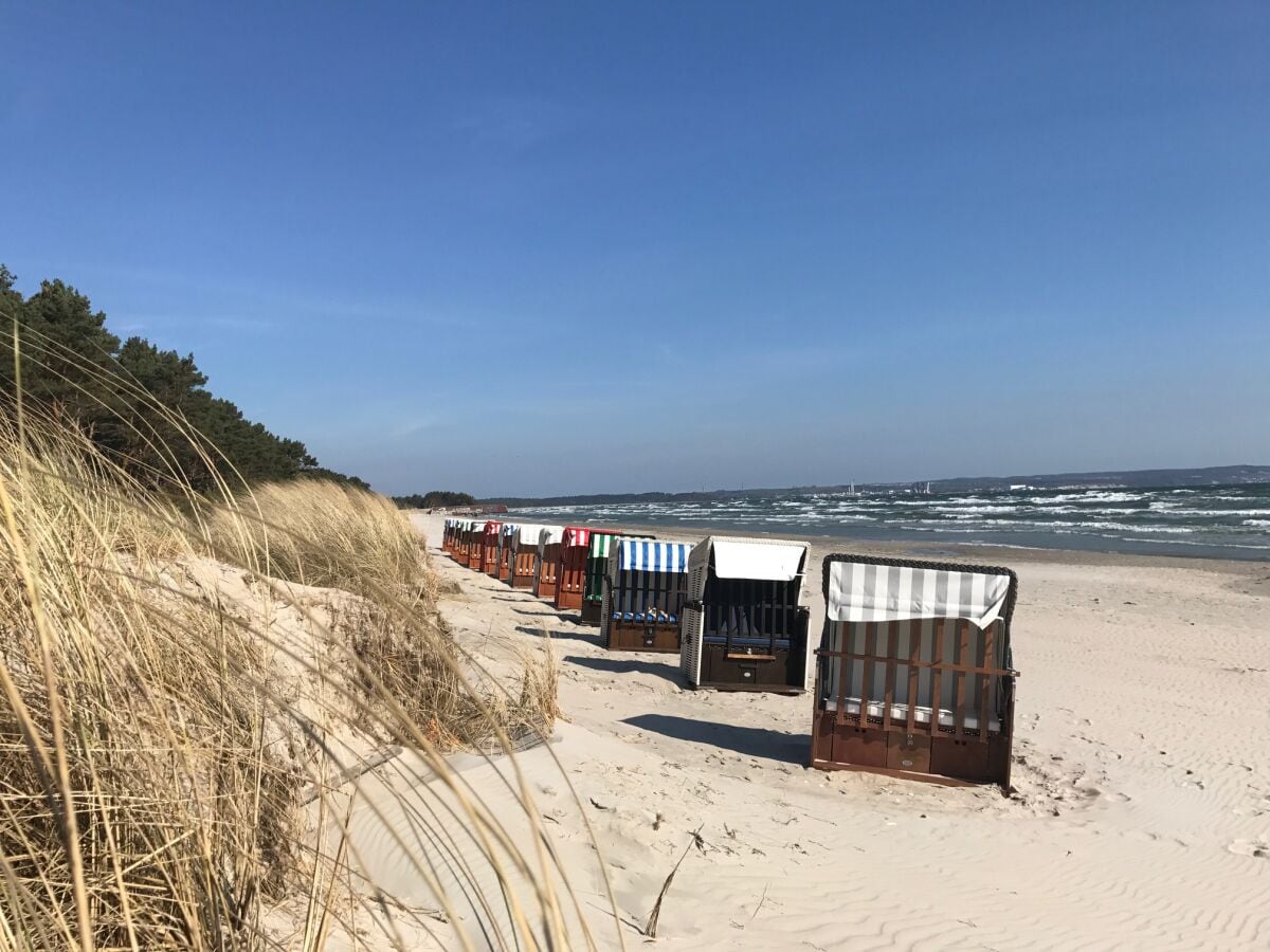 Binzer Bucht, Sandstrand soweit das Auge reicht