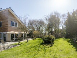 Rückseite des Hauses mit Garten