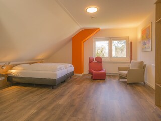 3. Schlafzimmer mit Doppelbett im Obergeschoss