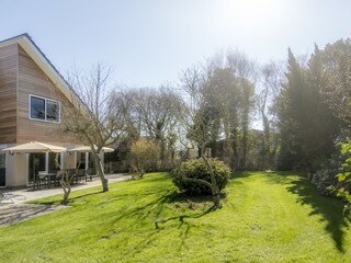 Rückseite des Hauses mit Garten