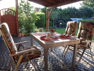 Garten - überdachte Sitzecke