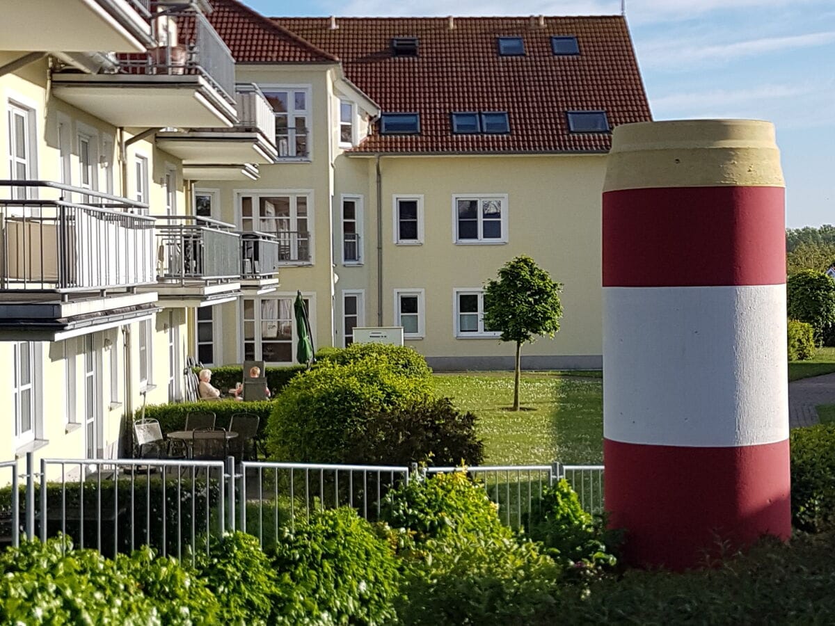 Garten der Anlage mit Blick zum Balkon