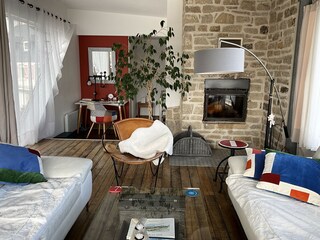 Wohnzimmer mit Kamin