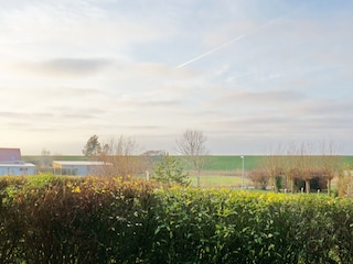 Blick von der Terrasse auf den Deich
