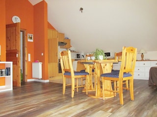 Essbereich und offene Küche