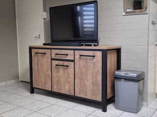 Fernseher mit Sideboard