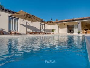 Villa con gran piscina de 40m2 cerca de hermosas playas - Svetvinčenat - image1