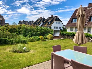 Großer Garten mit Sonnenterrasse