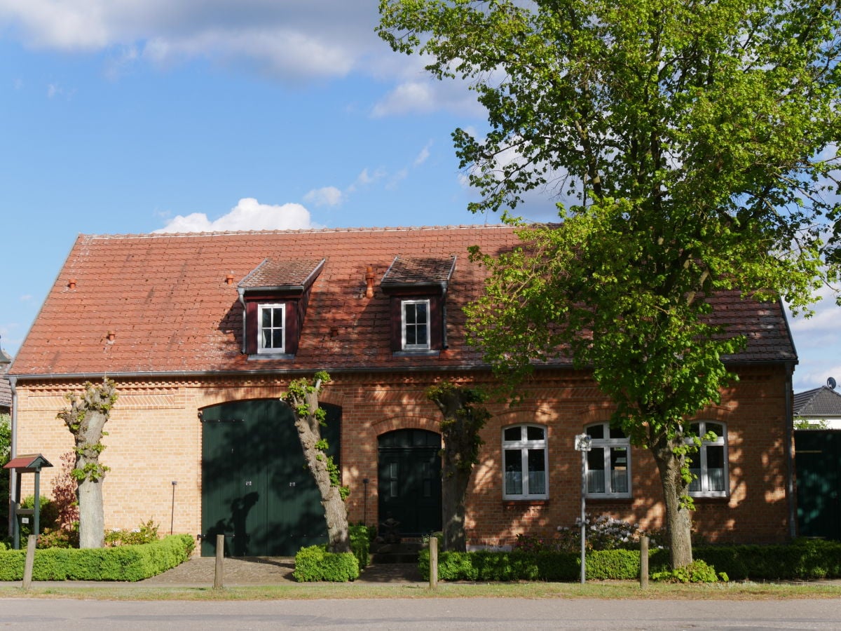 Straßenansicht Lindenhof