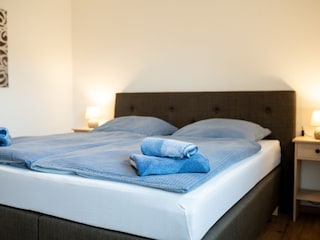 Schlafzimmer 1