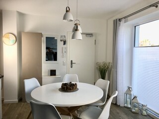 Essbereich mit Zugang Terrasse