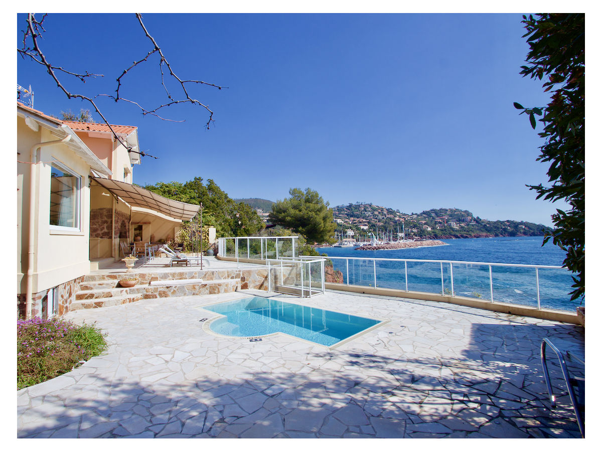 with private beach, large terraces & plunge pool