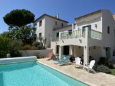 Large pool with sufficient sunbeams & lounge set