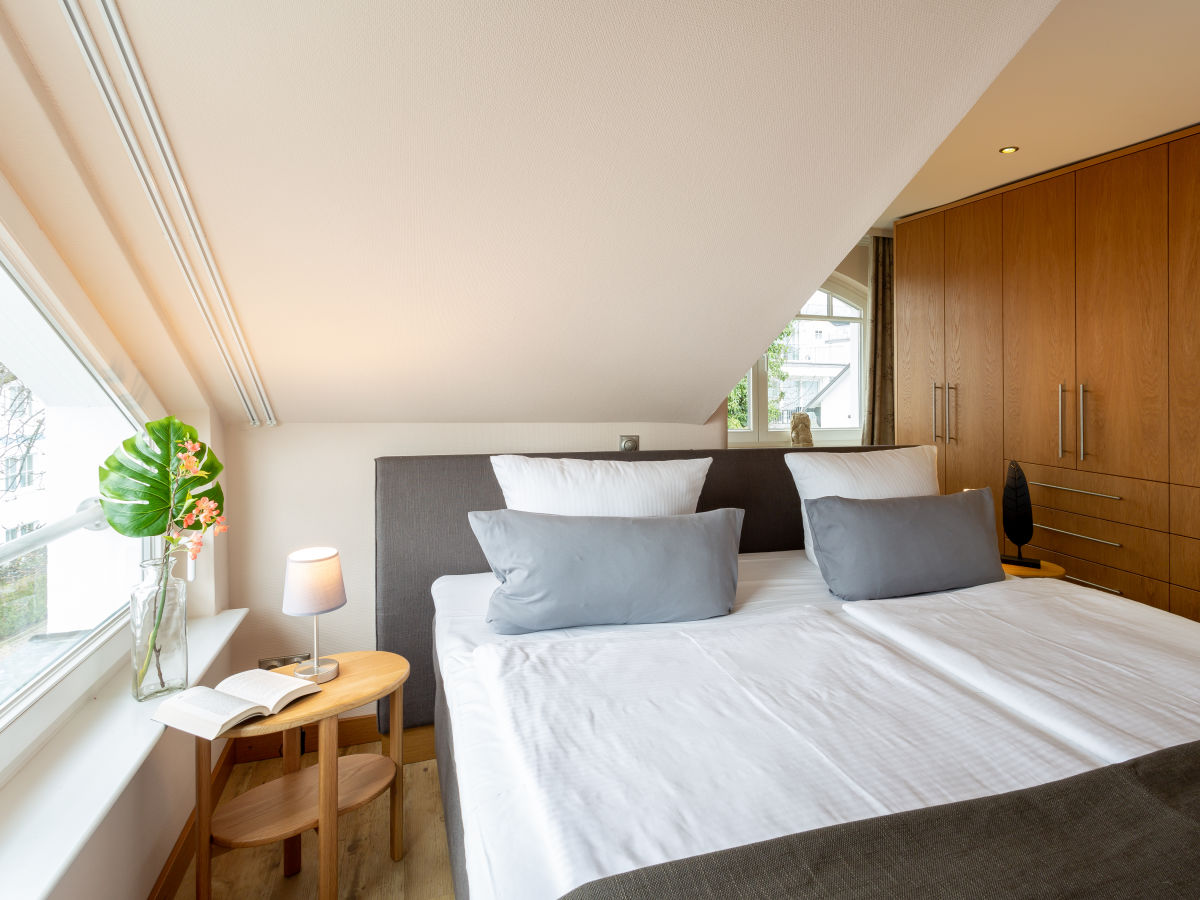 Schlafzimmer mit Boxspringbett