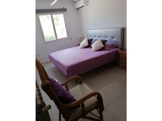 Schlafzimmer 2 mit Doppelbett und Airco