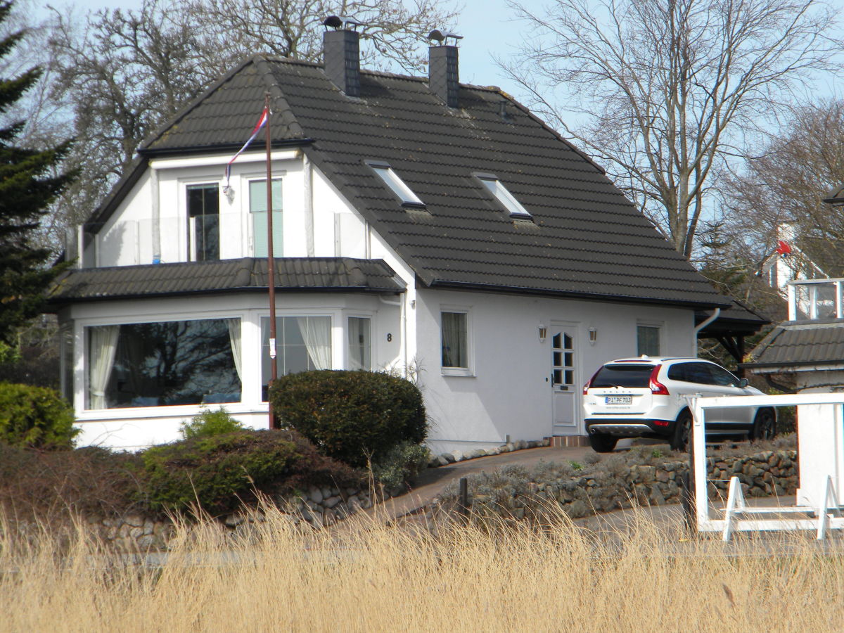 Blick vom Hafen Lindaunis aufs Haus