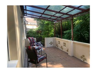 Idyllische Terasse am Bach