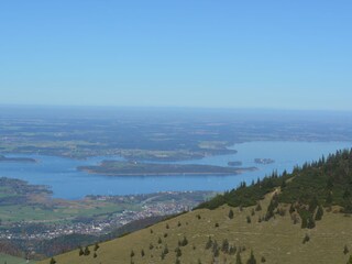 Blick von der Kampenwand auf den Chiemsee