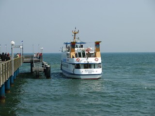 Der Ausflugsdampfer in Binz.