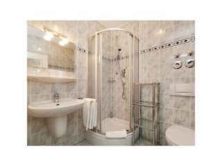 Bad mit Dusche