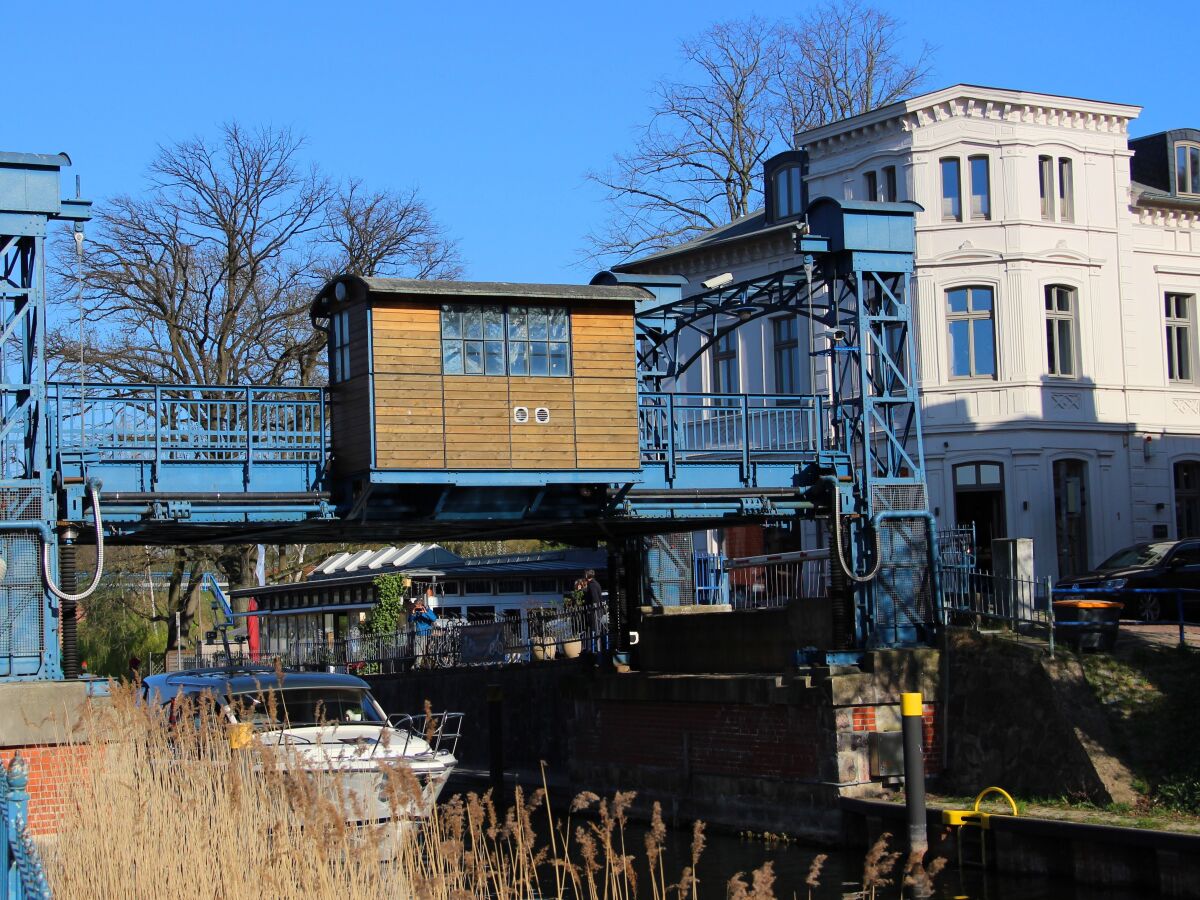 Die Plauer Hubbrücke