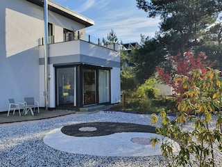 unser Feng Shui Garten vor unserem Haus