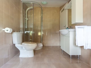 Badezimmer mit Dusche