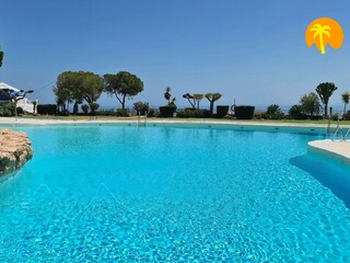 Der Pool u. die Liegeflächen von San Juan mit Meerblick