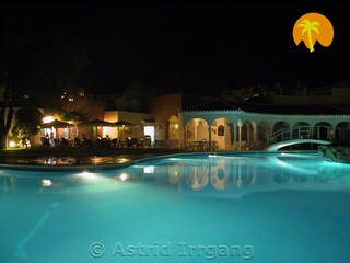 Schöne Abendstimmung mit 2 Poolrestaurants