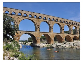 Entdecken Sie den Pont du Gard z. B. per Kanu